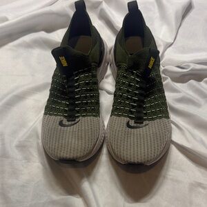 Nike Men’s React Phantom Run Flyknit 2 Slipon sneakers